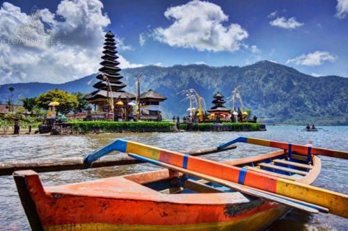 Ulun-Danu-Boat-lake-2