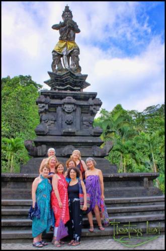 retreat-group-tanah-lot-ceremony